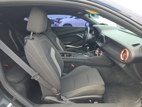 Used 2018 Chevrolet Camaro SS RWD image 13
