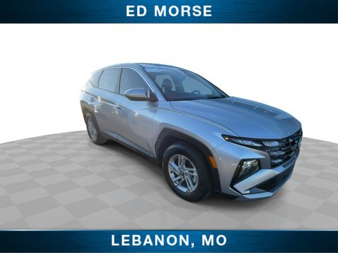 Used 2025 Hyundai Tucson SE image 2