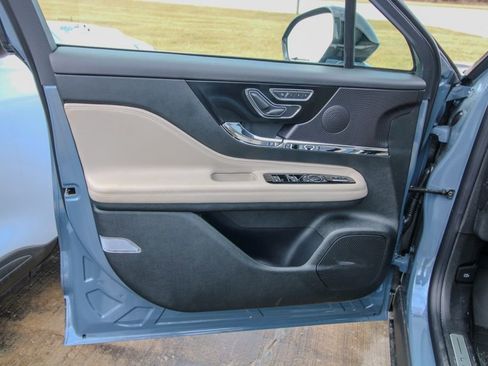 Used 2026 Lincoln Corsair Premiere image 11