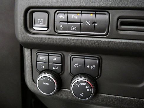 Used 2023 Chevrolet Suburban RST image 27