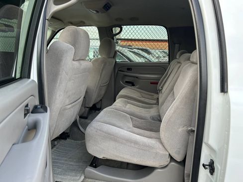 Used 2004 Chevrolet Suburban LS w/ Cargo Package RWD image 24