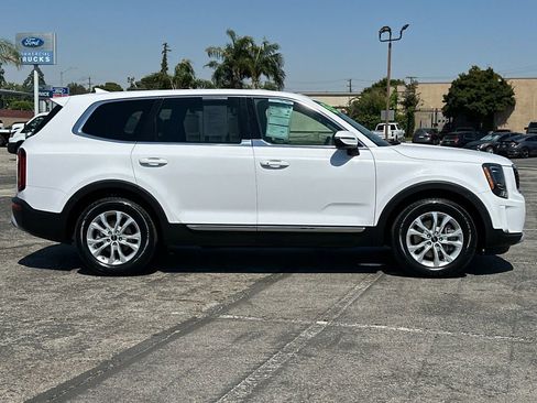 Used 2022 Kia Telluride LX AWD/4WD image 2