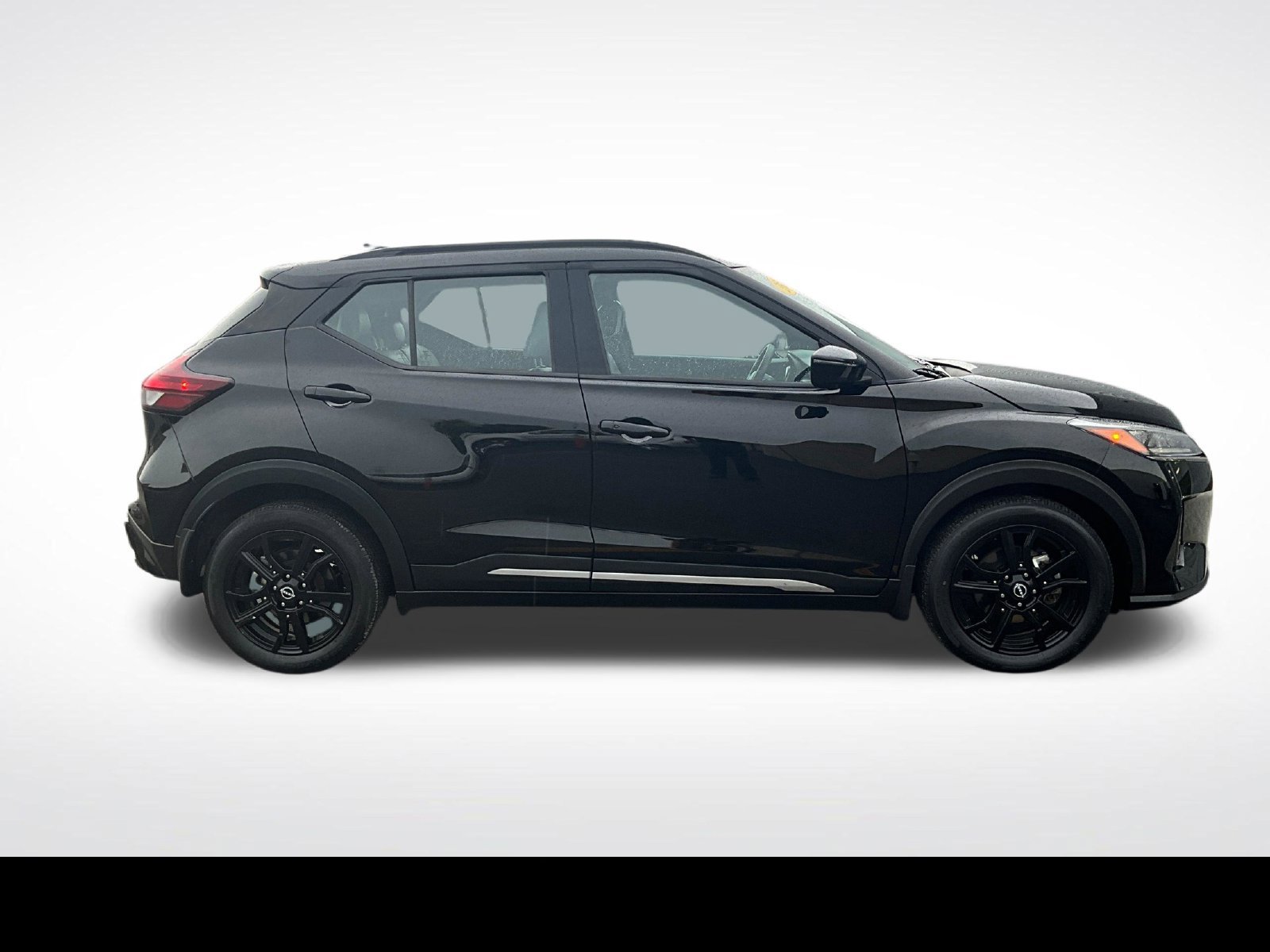 Used 2023 Nissan Kicks SR w/ SR Premium Package FWD image 20