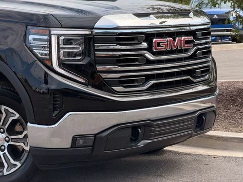 Used 2025 GMC Sierra 1500 SLT AWD/4WD image 3
