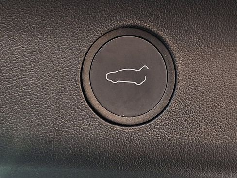 Used 2022 Tesla Model Y Long Range image 29