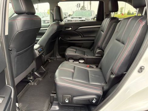 Used 2019 Toyota Highlander SE AWD/4WD image 13