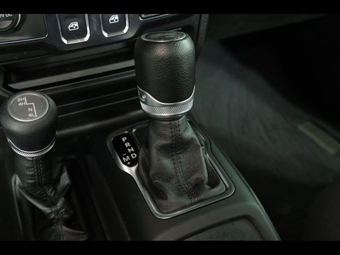 Used 2021 Jeep Wrangler Sport S image 24