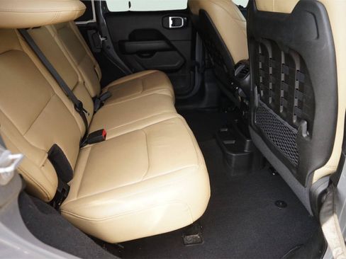 Used 2019 Jeep Wrangler Unlimited Rubicon AWD/4WD image 15