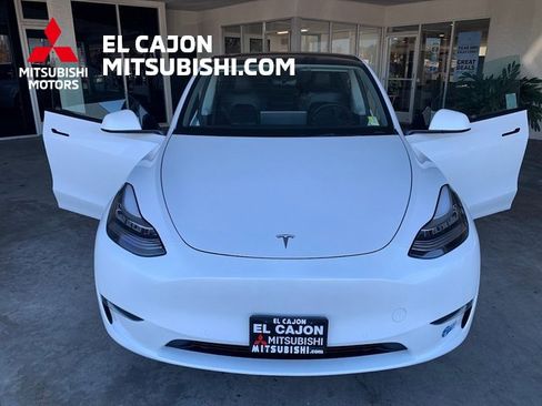 Used 2021 Tesla Model Y Long Range image 27
