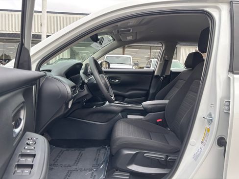 Used 2025 Honda HR-V LX image 11