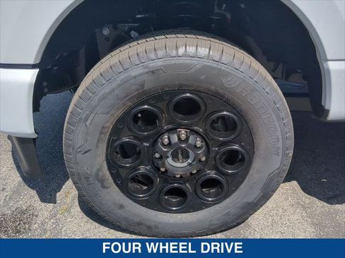 Used 2024 Ford F350 Lariat w/ Black Appearance Package AWD/4WD image 9