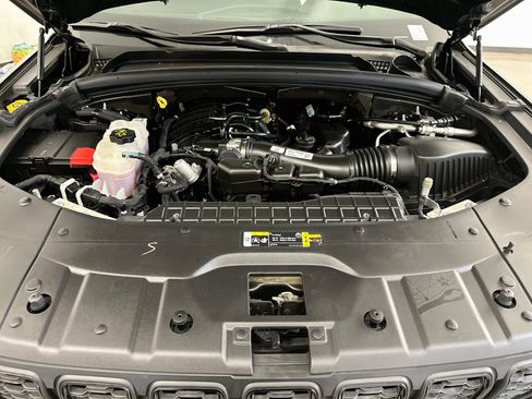 Used 2023 Jeep Grand Cherokee Altitude AWD/4WD image 34