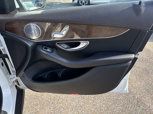 Used 2018 Mercedes-Benz GLC 300 w/ Premium Package image 15