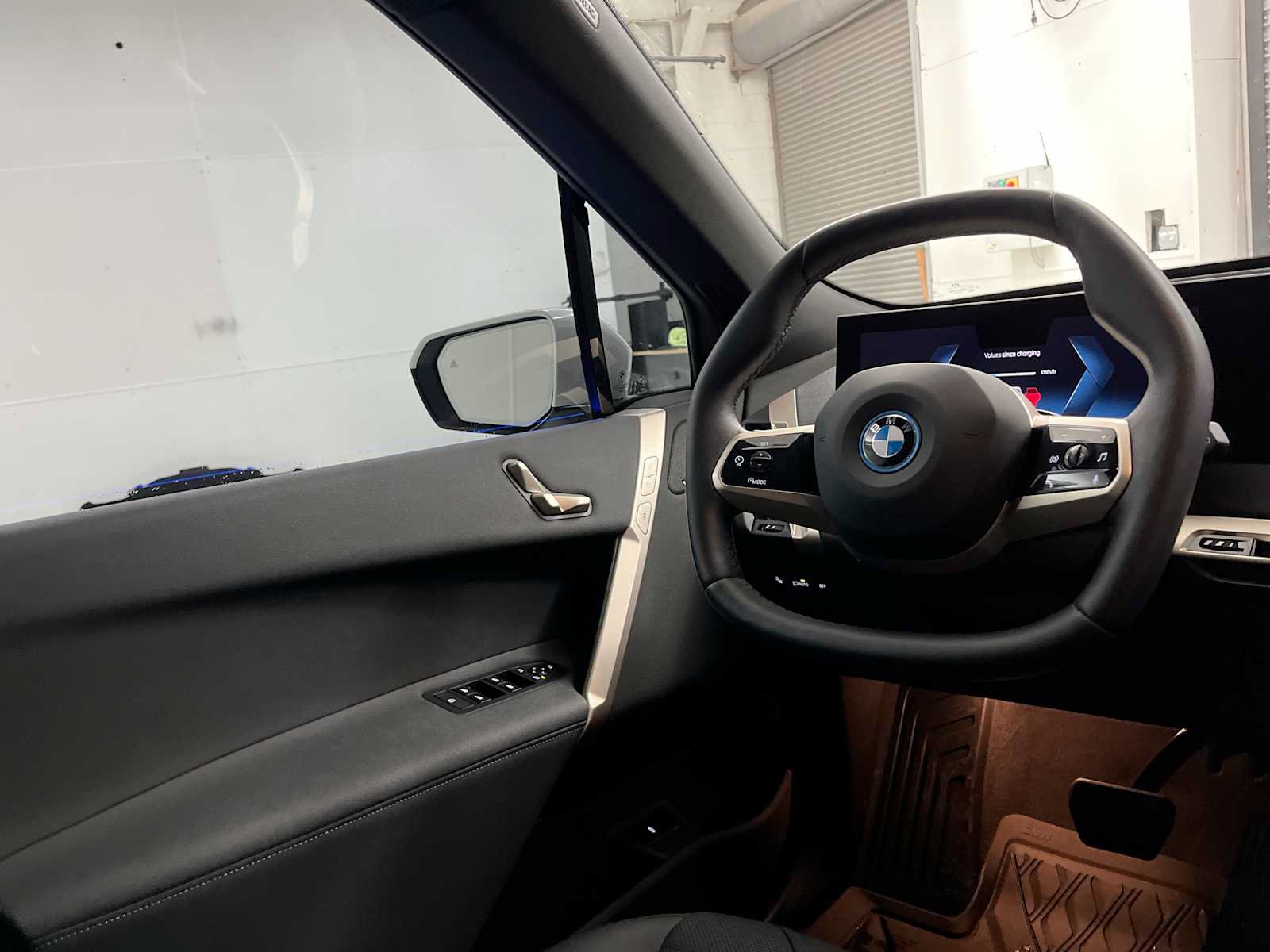 Used 2025 BMW iX xDrive50 AWD/4WD image 15