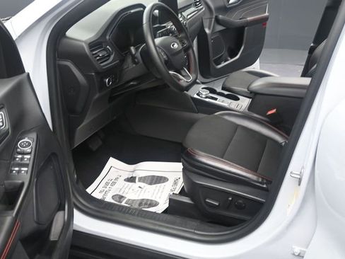 Used 2025 Ford Escape ST-Line FWD image 16