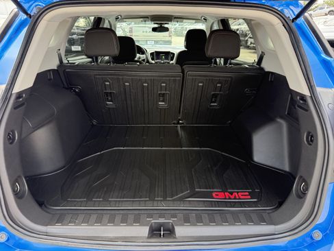 Used 2024 GMC Terrain SLE w/ Driver Convenience Package FWD image 7