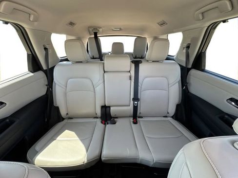 Used 2024 Nissan Pathfinder SL AWD/4WD image 15