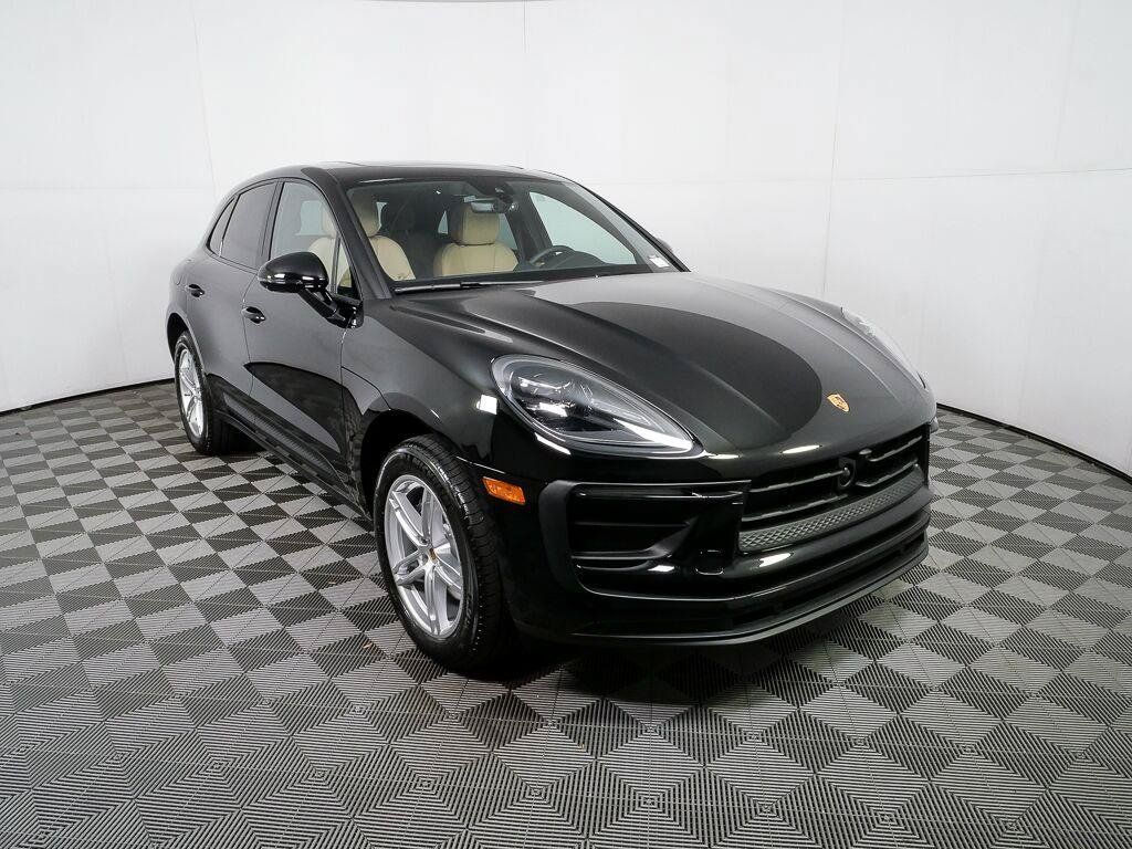 Certified 2026 Porsche Macan AWD/4WD image 27