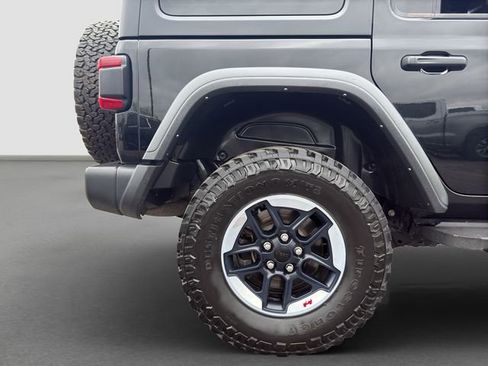 Used 2022 Jeep Wrangler Unlimited Rubicon w/ Cold Weather Group AWD/4WD image 23