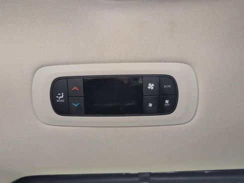 Used 2024 Chrysler Pacifica Touring-L FWD image 23