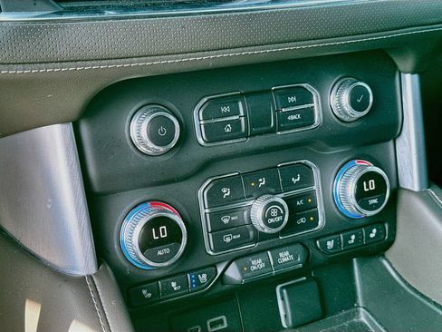 Used 2022 GMC Yukon SLT w/ SLT Premium Package RWD image 19