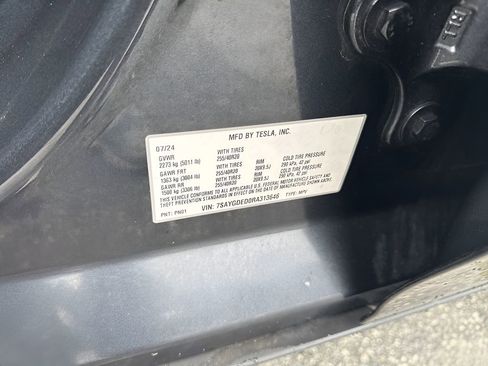 Used 2024 Tesla Model Y Long Range RWD image 38