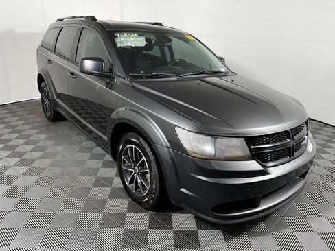 Used 2018 Dodge Journey SE w/ Connectivity Group FWD image 3