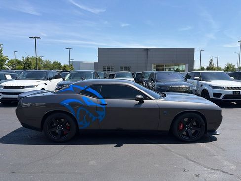 Used 2022 Dodge Challenger SRT Hellcat w/ Plus Package RWD image 6