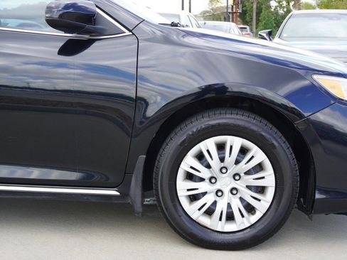 Used 2014 Toyota Camry LE image 9