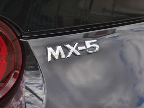 Used 2022 MAZDA MX-5 Miata RF Grand Touring w/ Weather Package RWD image 19