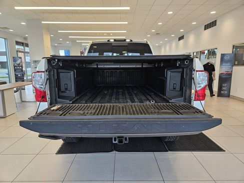 Used 2019 Nissan Titan PRO-4X w/ Pro-4x Convenience Package image 9