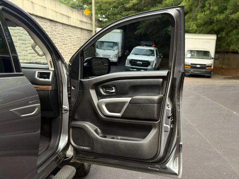 Used 2017 Nissan Titan SL RWD image 34