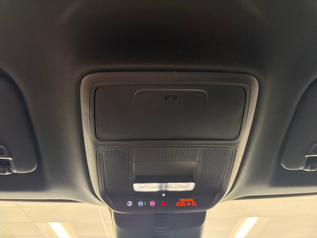 New 2027 Chevrolet Traverse LT FWD image 18
