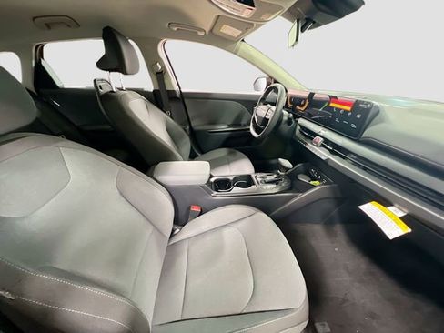 New 2025 Kia K4 LX image 25