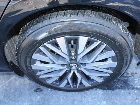 Used 2024 Nissan Altima 2.5 SV image 7