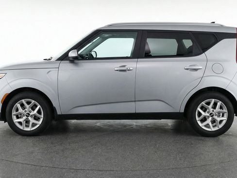 Used 2025 Kia Soul LX w/ LX Technology Package image 5