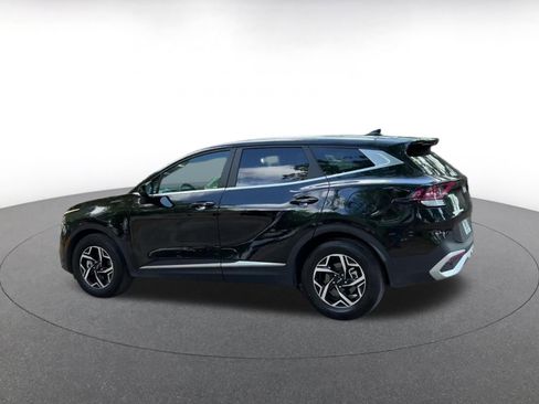 Used 2025 Kia Sportage LX FWD image 9