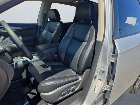 Used 2017 Nissan Pathfinder SL w/ SL Premium Package AWD/4WD image 9