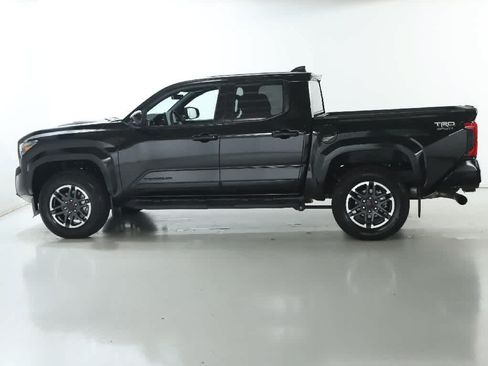 Used 2025 Toyota Tacoma TRD Sport AWD/4WD image 38