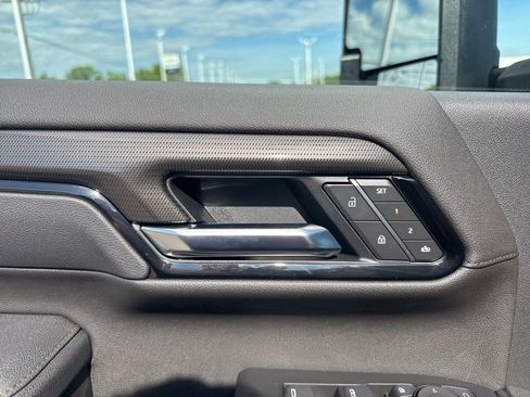 Used 2026 GMC Sierra 2500 AT4 w/ AT4 Premium Plus Package AWD/4WD image 11
