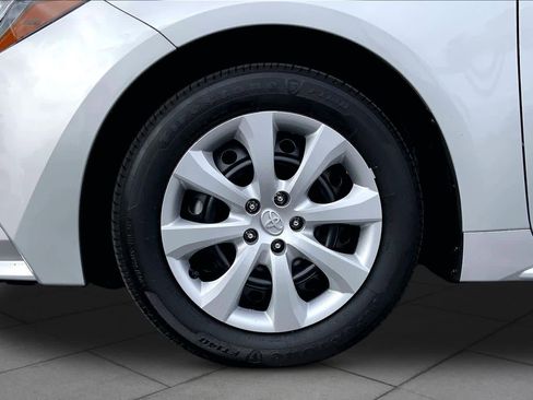 Certified 2025 Toyota Corolla LE image 10