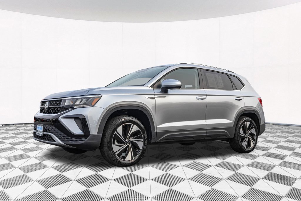Certified 2023 Volkswagen Taos SE w/ Panoramic Sunroof Package AWD/4WD image 6