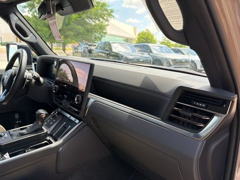 Used 2025 Lexus GX 550 AWD/4WD image 39