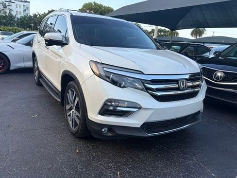 Used 2017 Honda Pilot Touring image 2