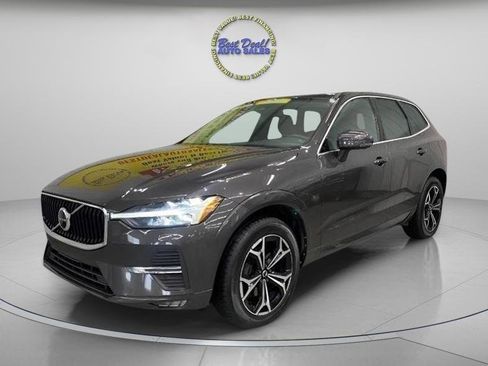 Used 2022 Volvo XC60 B5 Momentum w/ Climate Package image 1