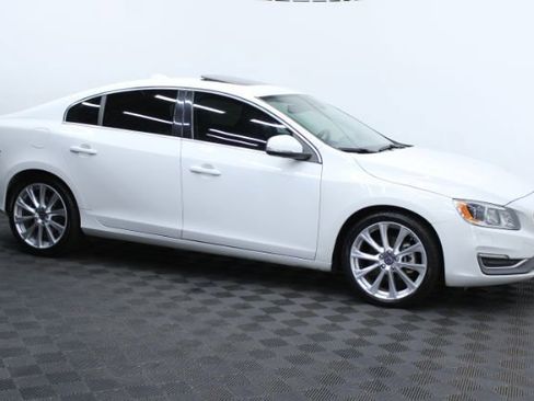 Used 2016 Volvo S60 T5 Inscription Platinum image 3