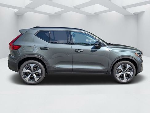 New 2026 Volvo XC40 B4 Plus w/ Climate Package FWD image 2