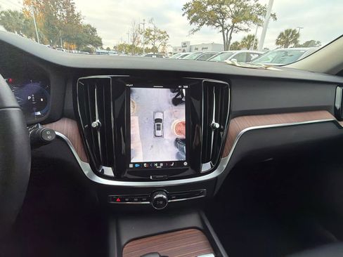 Certified 2025 Volvo V60 B5 Cross Country Plus image 30