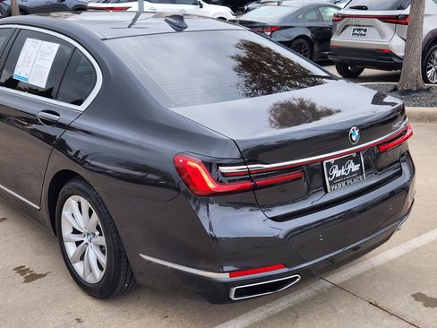Used 2020 BMW 740i w/ Premium Package image 11
