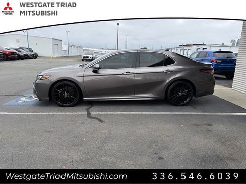 Used 2021 Toyota Camry XSE FWD image 3